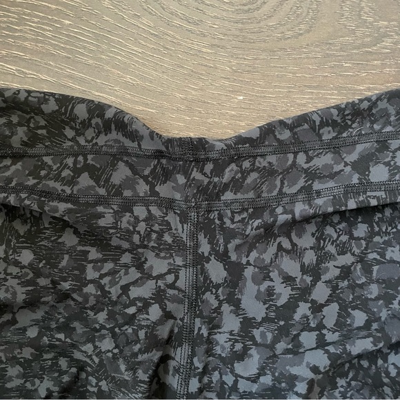 Lululemon Align Pant 28" in Wild Thing Camo Deep Coal Multi (6) - Picture 3 of 8